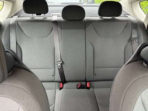 Used 2025 Kia K4 LXS image 37