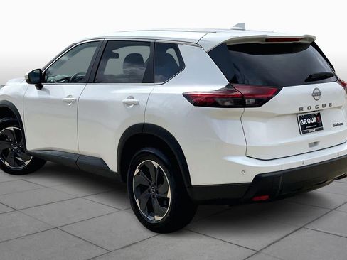 Used 2024 Nissan Rogue SV AWD/4WD image 19