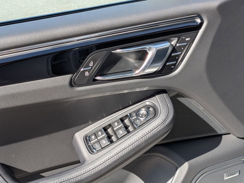 New 2026 Porsche Macan image 15