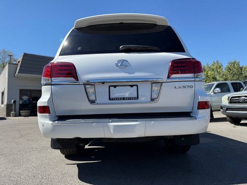 Used 2013 Lexus LX 570 4WD w/ Luxury Pkg image 28