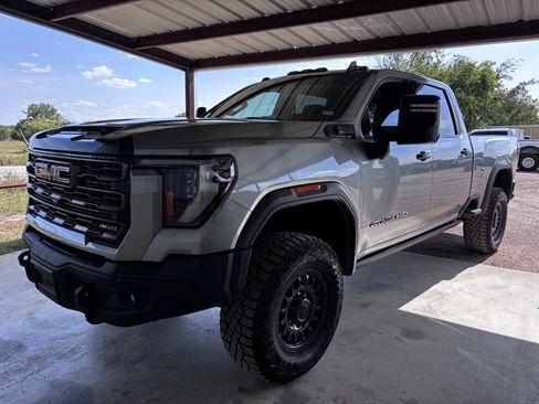 Used 2024 GMC Sierra 2500 AT4X w/ AT4X AEV Edition AWD/4WD image 2