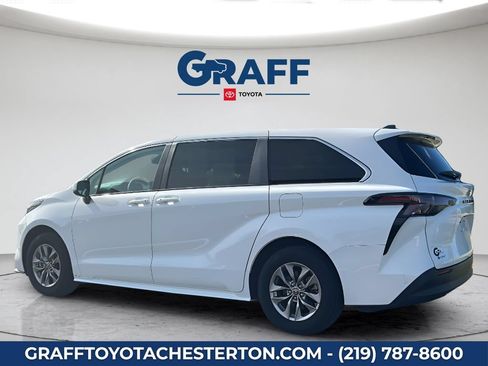Used 2025 Toyota Sienna LE FWD image 10