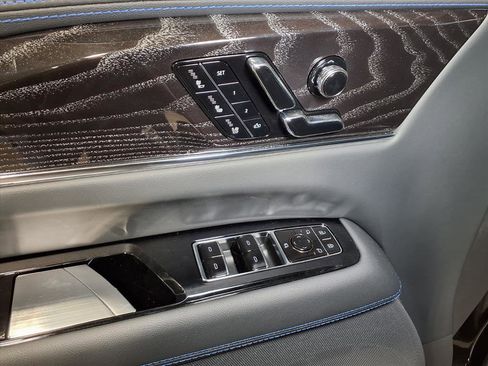 Used 2026 Cadillac Escalade IQL Luxury image 16