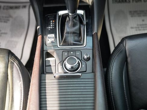 Used 2018 MAZDA MAZDA3 Touring FWD image 35