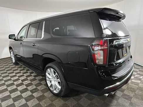 Used 2021 Chevrolet Suburban Premier w/ Premium Package RWD image 4