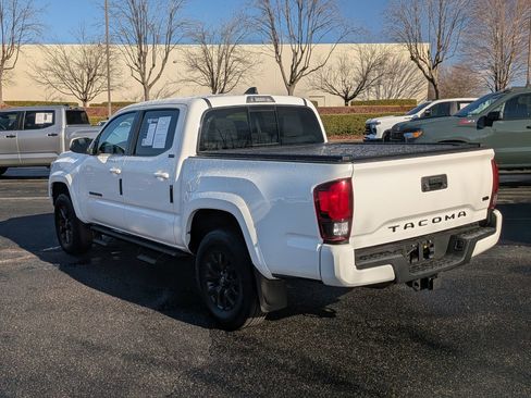 Used 2022 Toyota Tacoma SR5 w/ Technology Package image 7