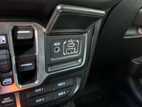 Used 2025 Jeep Wrangler Unlimited Sport AWD/4WD image 38