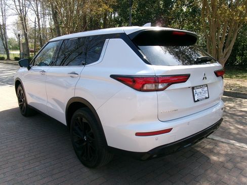 Used 2024 Mitsubishi Outlander SE image 6