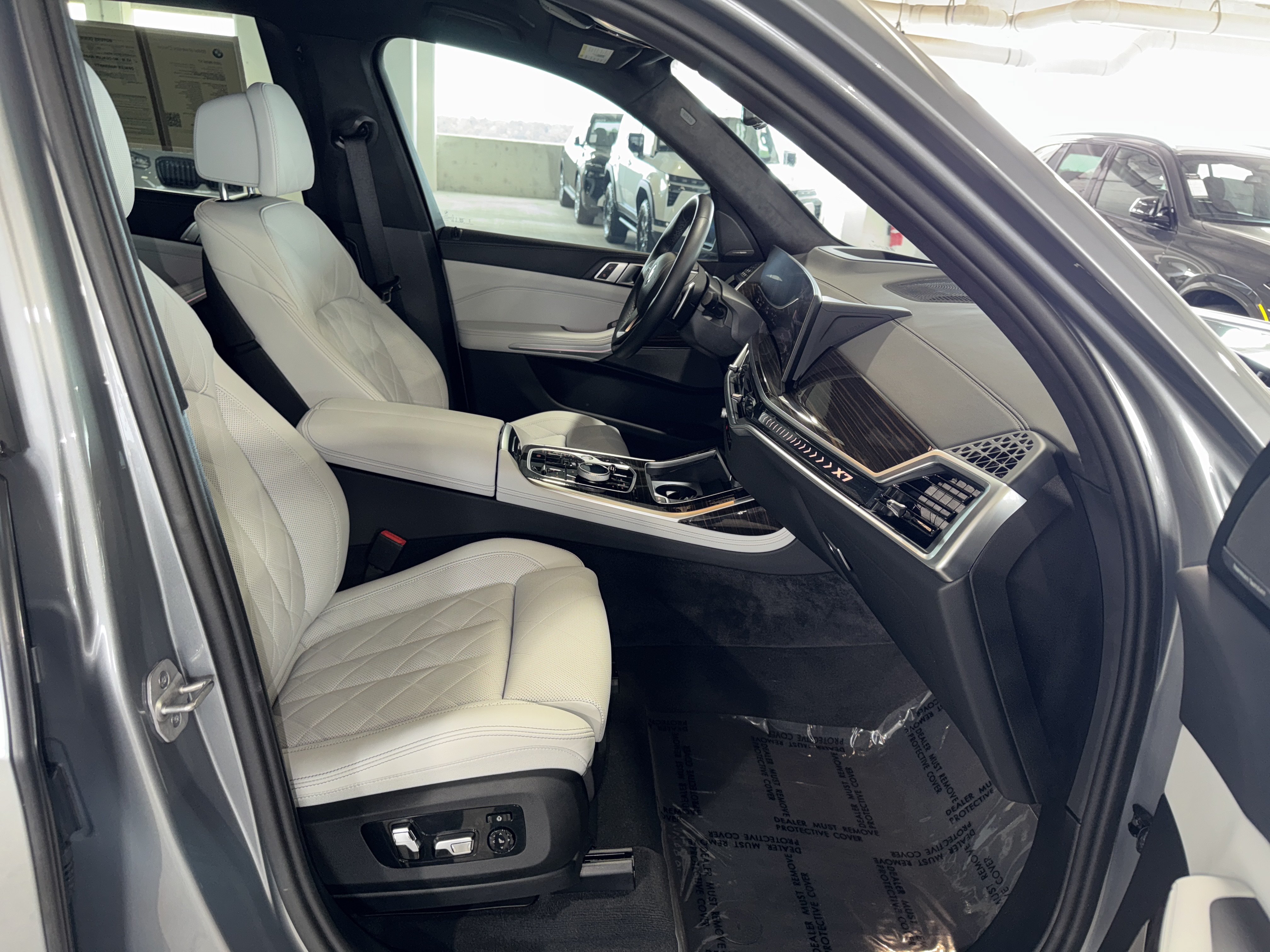 Certified 2025 BMW X7 xDrive40i w/ Executive Package AWD/4WD image 10