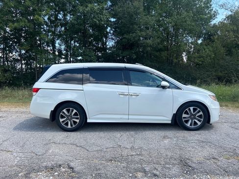 Used 2017 Honda Odyssey Touring image 5