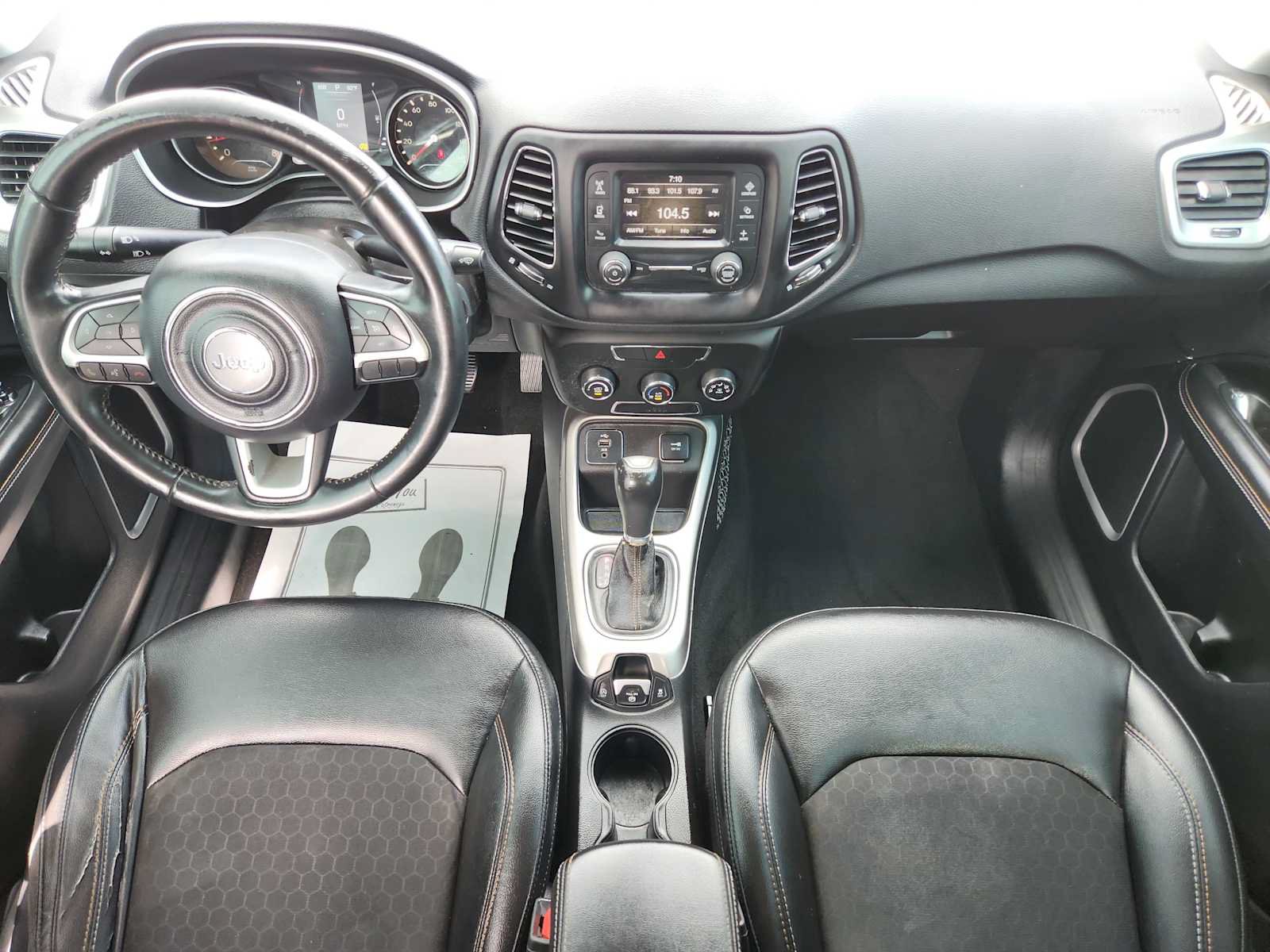 Used 2018 Jeep Compass Latitude FWD image 25