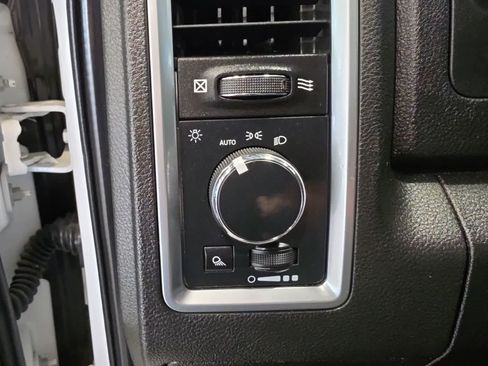 Used 2022 RAM 1500 Classic SLT AWD/4WD image 17