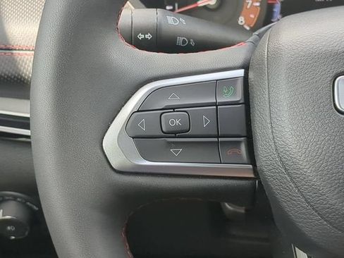 Used 2025 Jeep Compass Trailhawk w/ Trailhawk Convenience Group AWD/4WD image 28