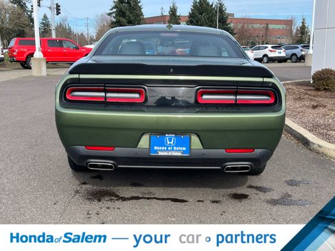 Used 2022 Dodge Challenger SXT w/ Plus Package image 5