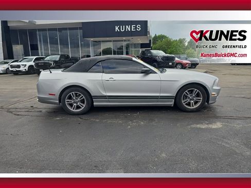 Used 2013 Ford Mustang Convertible RWD image 2