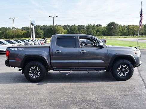 Used 2016 Toyota Tacoma TRD Off-Road w/ Towing Package AWD/4WD image 14