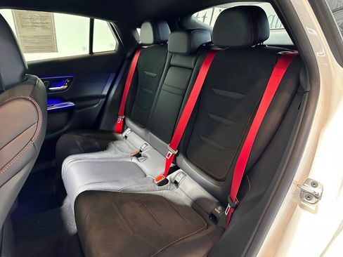 Used 2025 Mercedes-Benz GLC 43 AMG 4MATIC image 31