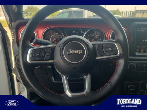 Used 2022 Jeep Wrangler Unlimited Rubicon w/ LED Lighting Group AWD/4WD image 9