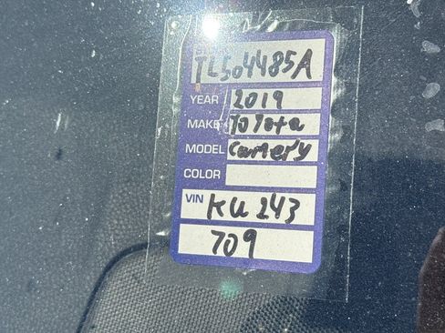Used 2019 Toyota Camry LE FWD image 9