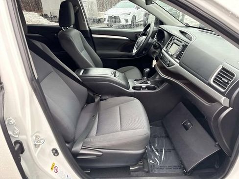 Used 2019 Toyota Highlander LE image 9