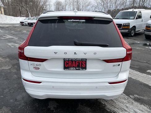 Used 2022 Volvo XC60 B5 Momentum image 4