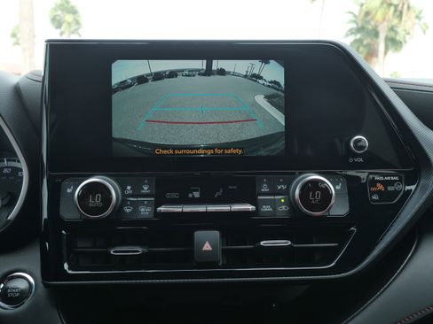 Used 2023 Toyota Highlander XSE image 26