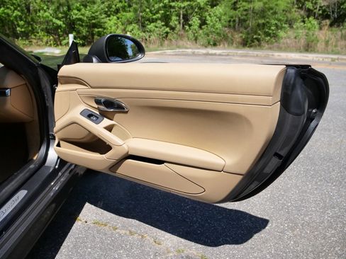 Used 2016 Porsche Boxster image 18