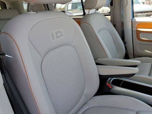 Certified 2025 Volkswagen ID. Buzz Pro S Plus RWD image 11