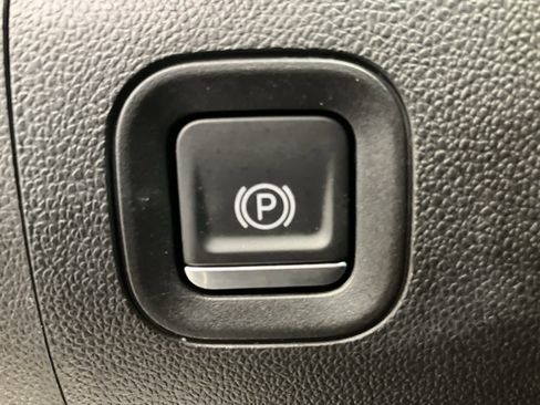 Used 2019 Chevrolet Silverado 1500 High Country image 16