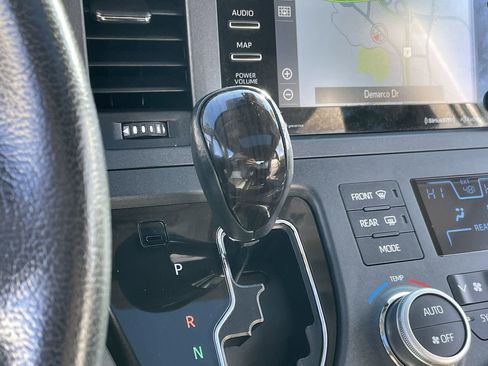 Used 2020 Toyota Sienna XLE w/ XLE Navigation Package AWD/4WD image 36