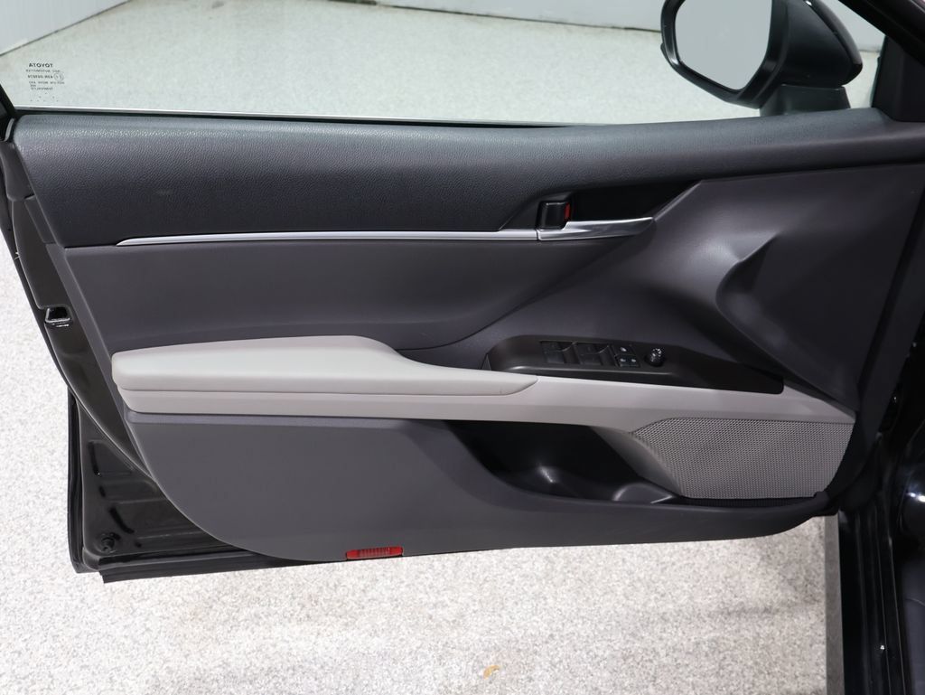 Used 2022 Toyota Camry LE AWD/4WD image 12