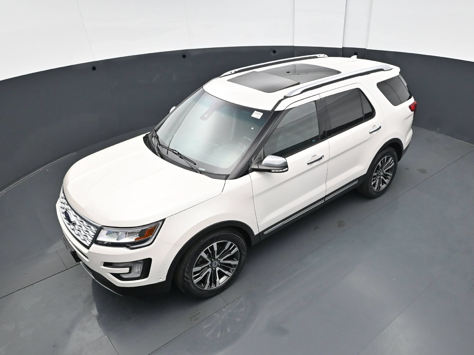 Used 2017 Ford Explorer Platinum AWD/4WD image 39