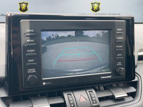 Used 2021 Toyota RAV4 XLE Premium image 11