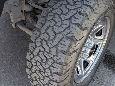 Used 2017 GMC Sierra 1500 SLE w/ Suspension Package, Off-Road AWD/4WD image 45