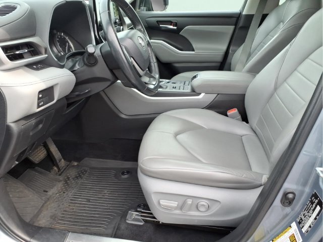 Used 2022 Toyota Highlander XLE AWD/4WD image 21