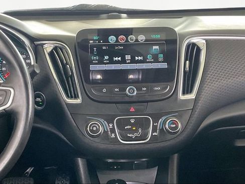 Used 2018 Chevrolet Malibu LT image 9