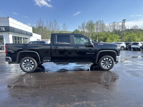 Used 2023 Chevrolet Silverado 3500 LT w/ All Star Edition AWD/4WD image 2
