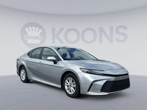 Used 2025 Toyota Camry LE image 1