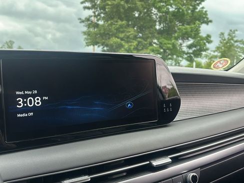 Used 2024 Hyundai Palisade Limited image 19