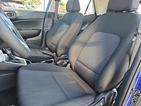 Certified 2022 Hyundai Venue SE image 14