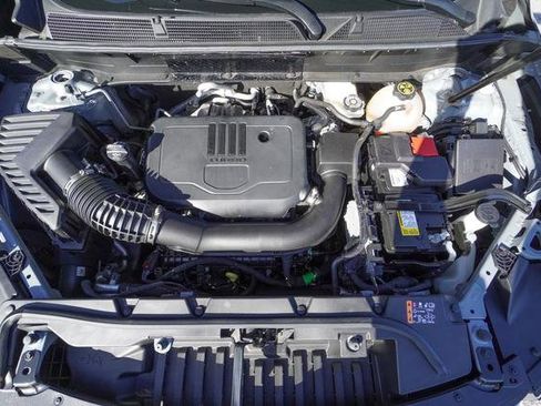 Used 2023 GMC Acadia SLE image 10