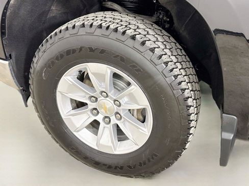Used 2023 Chevrolet Silverado 1500 LT AWD/4WD image 31
