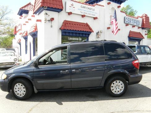 Used 2007 Chrysler Town & Country w/ Popular Equipment Group I image 4