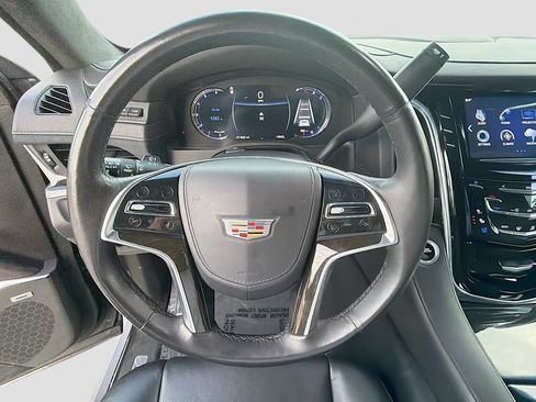 Used 2018 Cadillac Escalade Platinum AWD/4WD image 41