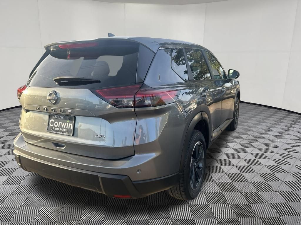 Used 2025 Nissan Rogue SV AWD/4WD image 7