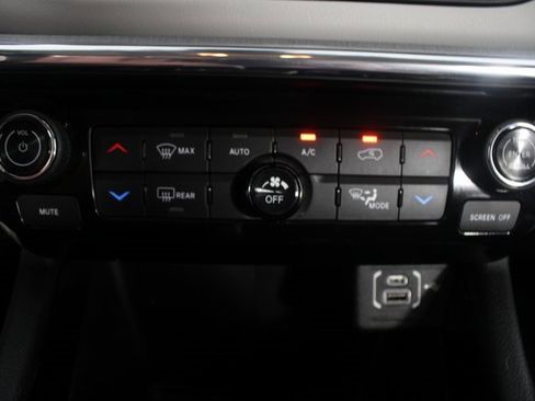 Used 2022 Jeep Compass Limited image 6