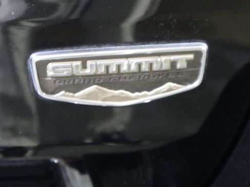 Used 2017 Jeep Grand Cherokee Summit image 16