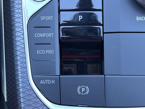 New 2026 BMW 330i Sedan w/ Premium Package image 9