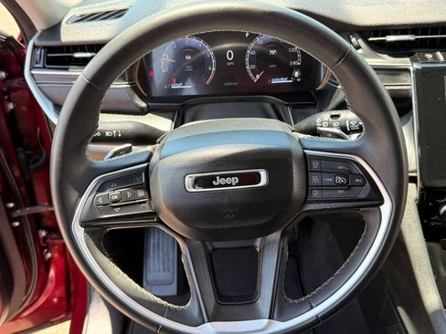 Used 2024 Jeep Grand Cherokee Laredo AWD/4WD image 27