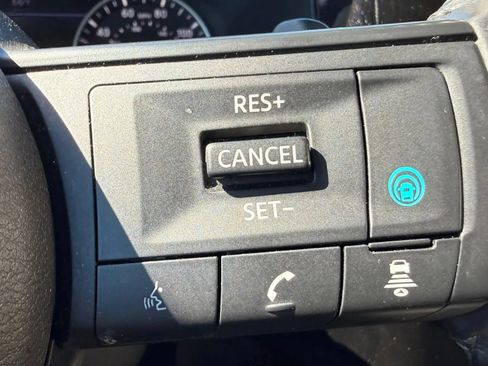 Used 2024 Nissan Pathfinder SV FWD image 21